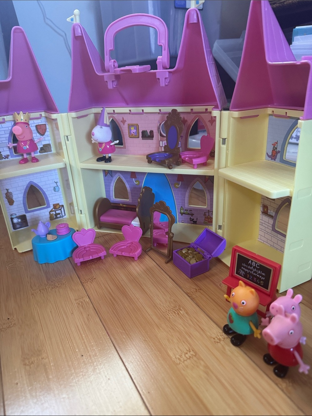 Princess Peppa Pig Castle and bonus George, Candy, and Peppa Figurines